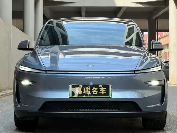 Tesla Model Y 2025