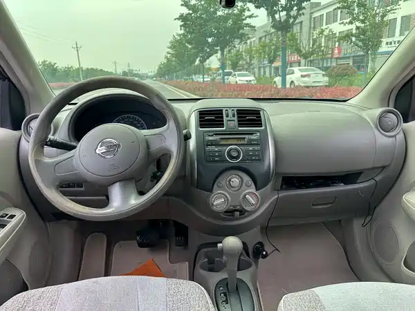 Nissan Sunny 2011