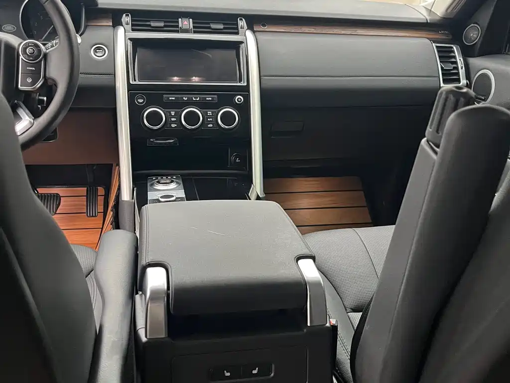Land Rover Discovery 2018 — фото 16