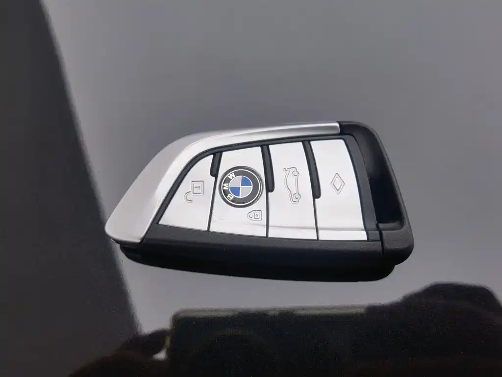 BMW 5 Series 2021 — фото 19