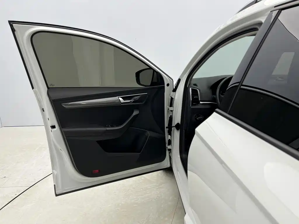 Skoda Karoq 2023 — фото 10