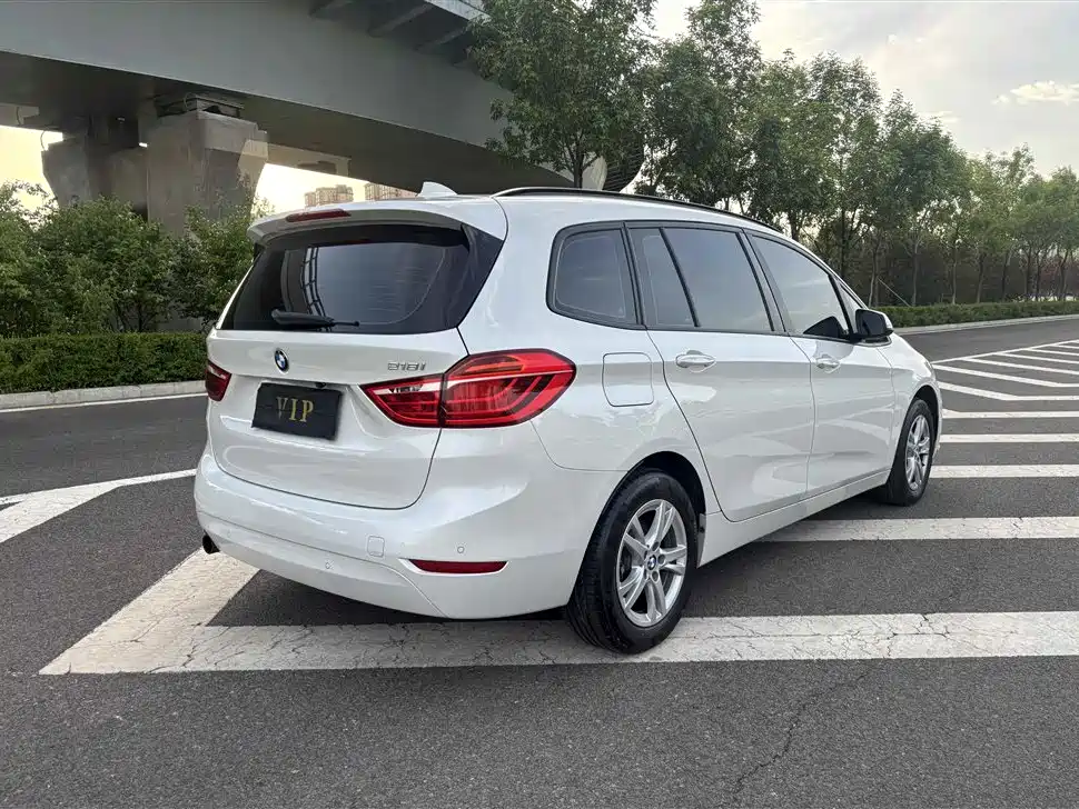 BMW 2 Series Wagon 2015 — фото 9