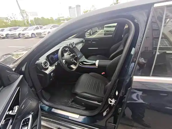 Mercedes-Benz C-Class 2024