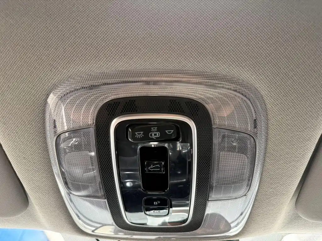 Hyundai Elantra 2023 — фото 20