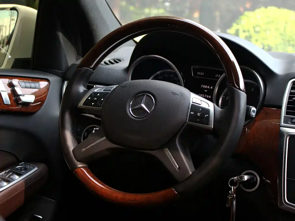 Mercedes-Benz M-Class 2012 — фото 15