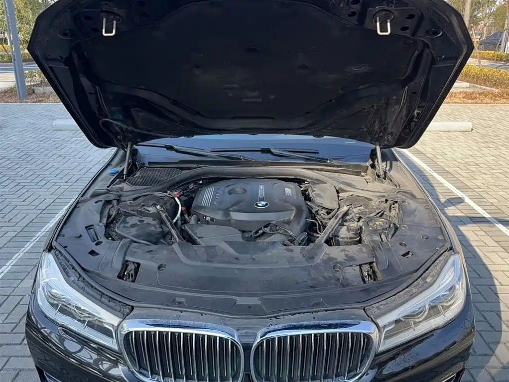 BMW 7 Series 2017 — фото 11