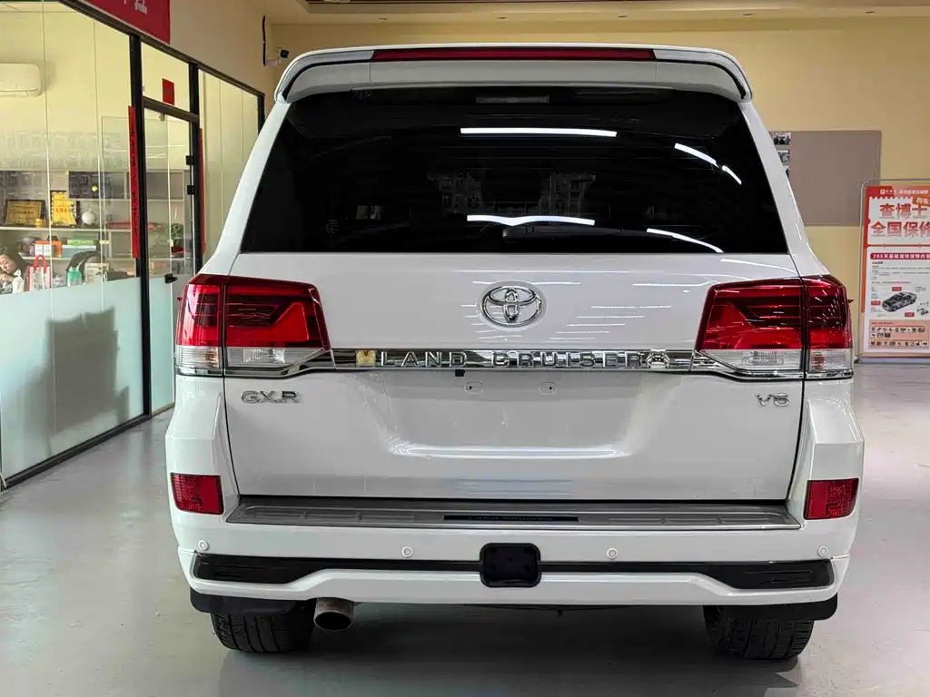 Toyota Land Cruiser 2020 — фото 8