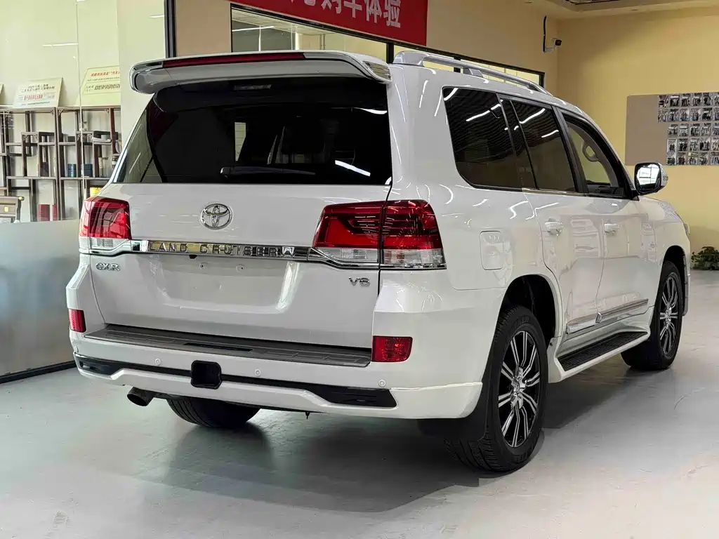 Toyota Land Cruiser 2020 — фото 9