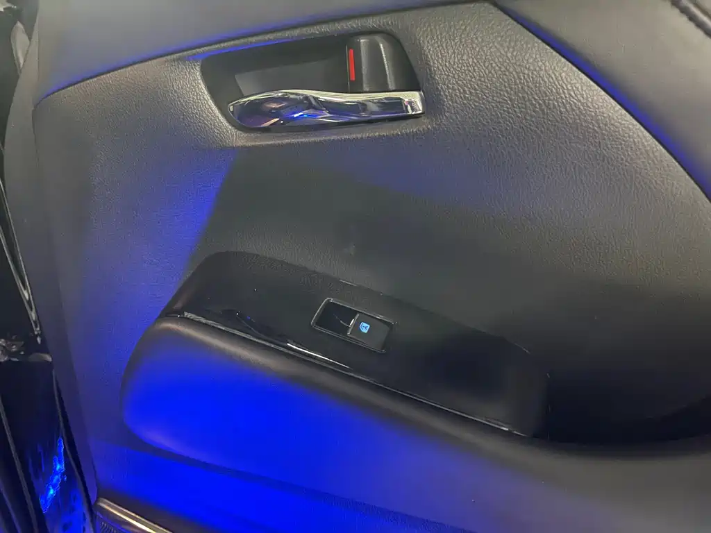 Toyota Alphard 2020 — фото 21