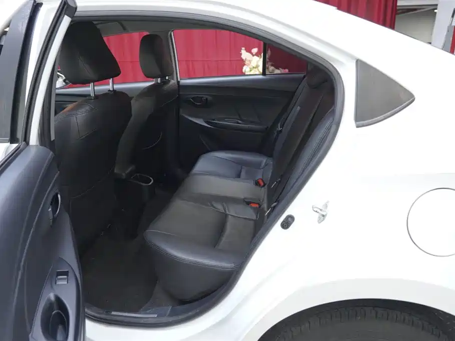 Toyota Yaris L 2018 — фото 16