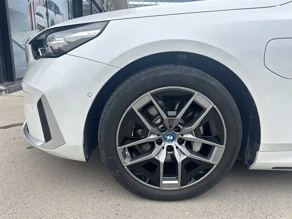 BMW i5 2025 — фото 8