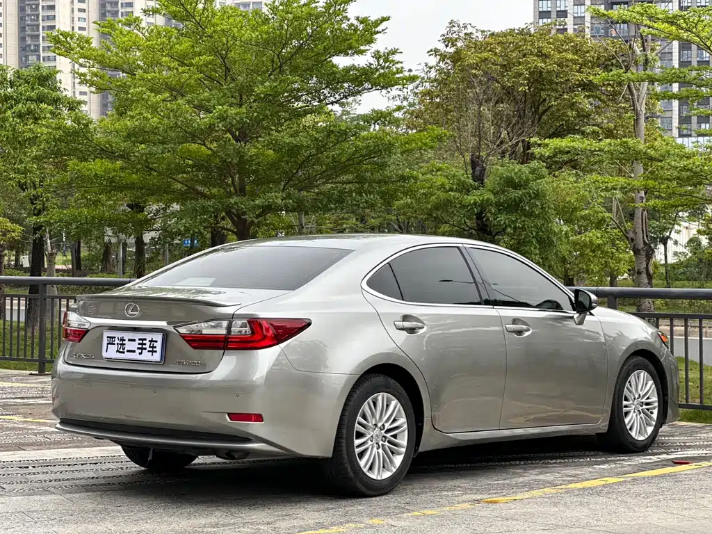 Lexus ES 2017 — фото 9