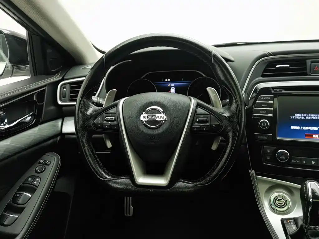 Nissan Sima 2018 — фото 11
