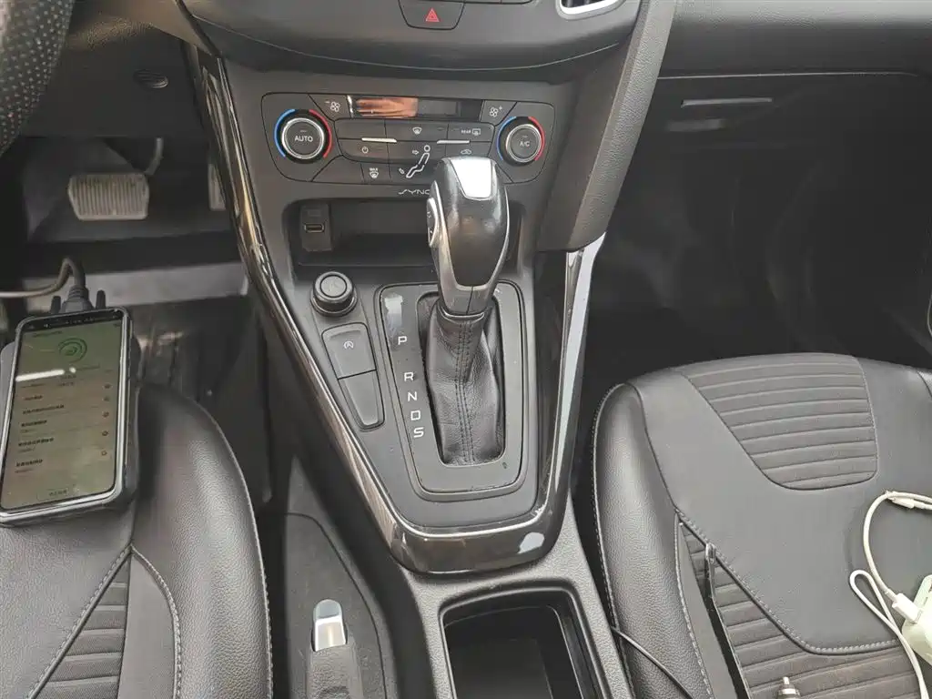 Ford Focus 2016 — фото 10