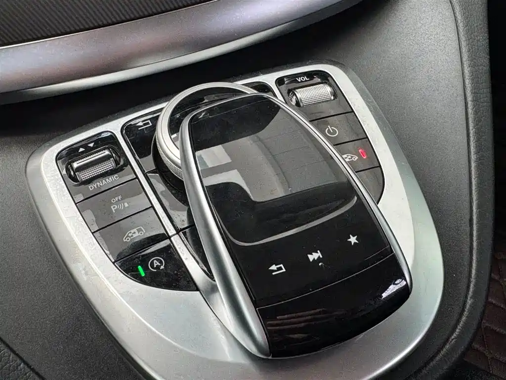 Mercedes-Benz V-Class 2019 — фото 14