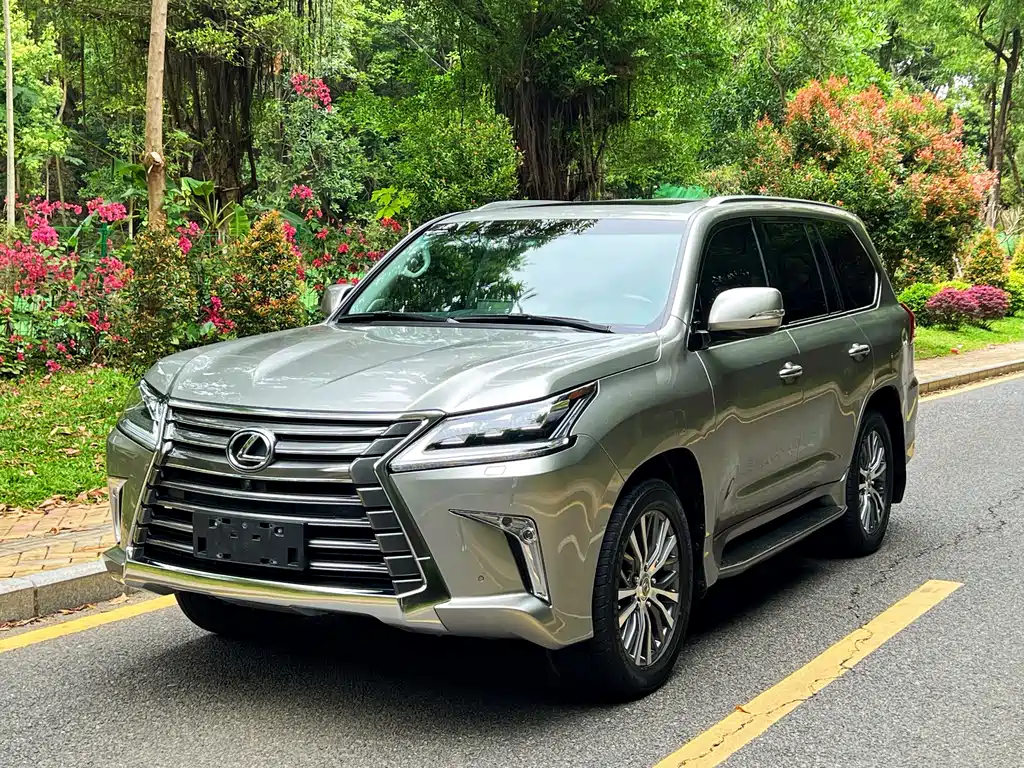 Lexus LX 2017 — фото 1