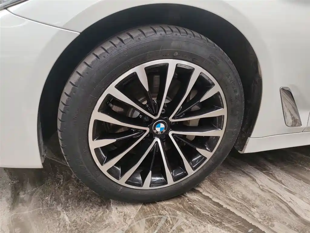 BMW 5 Series 2019 — фото 23