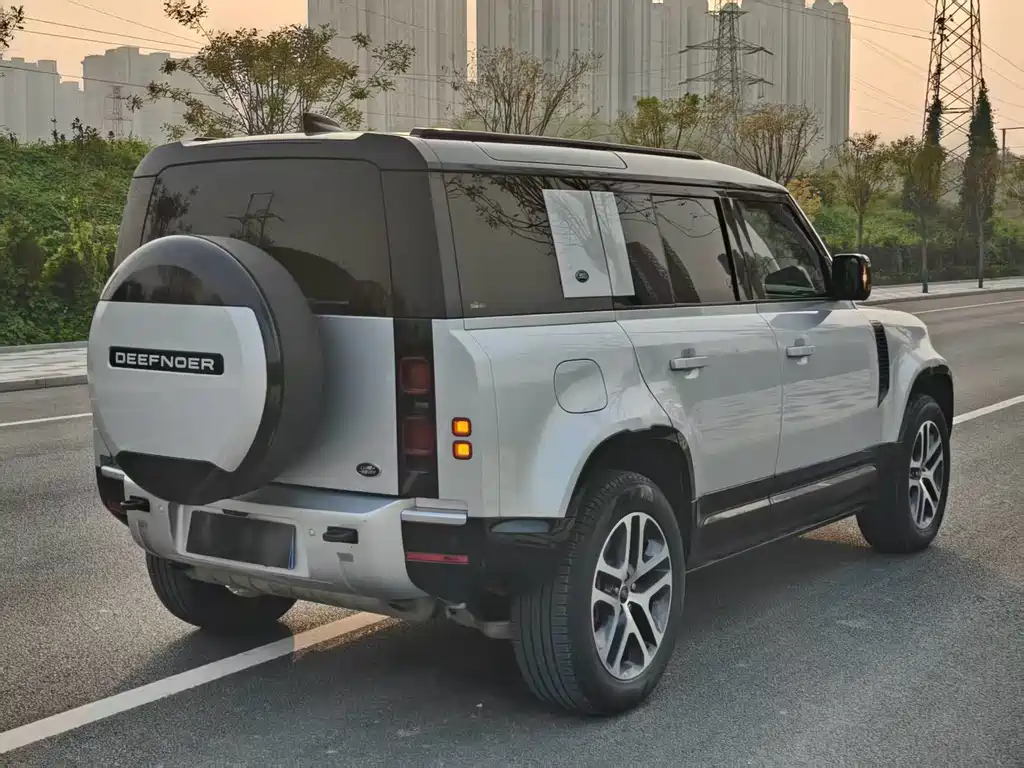 Land Rover Defender 2021 — фото 9