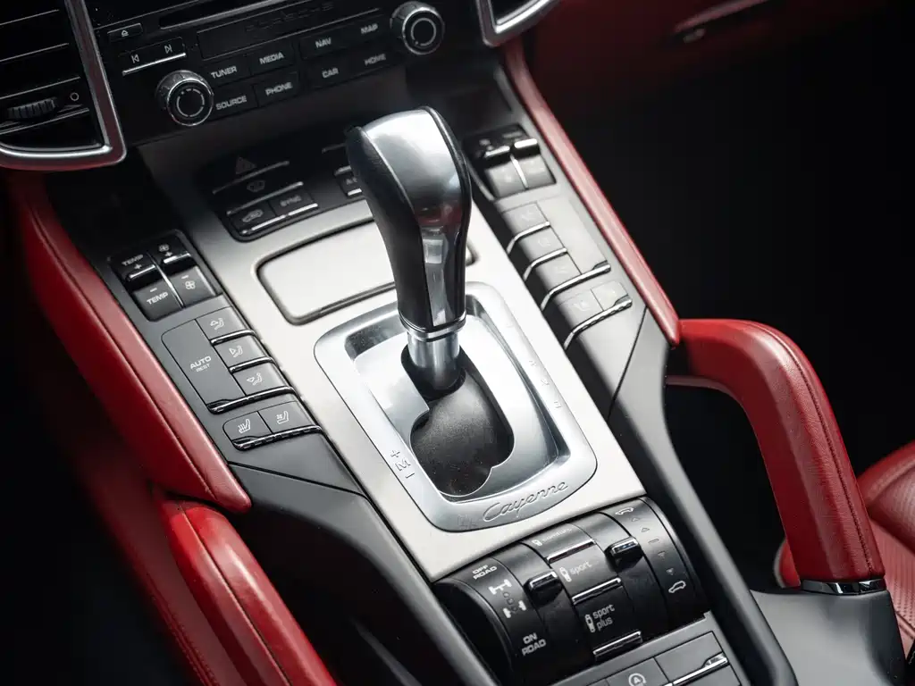 Porsche Cayenne 2017 — фото 16