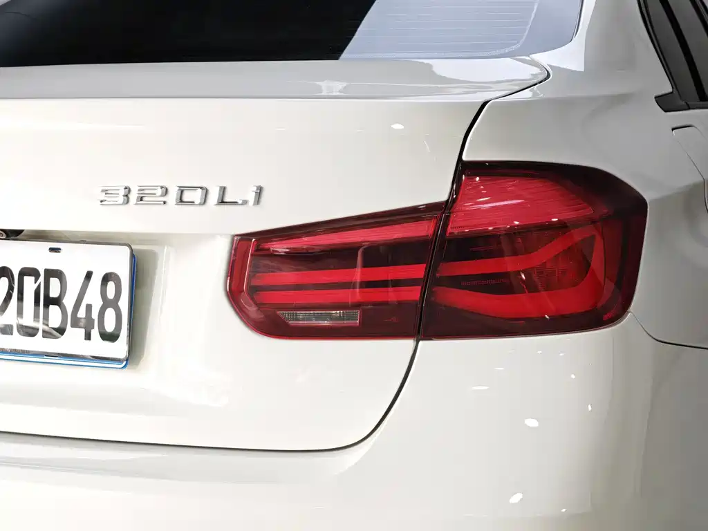 BMW 3 Series 2018 — фото 15