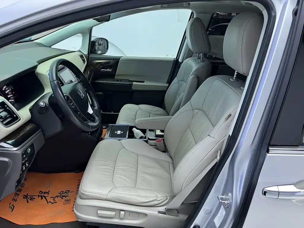 Honda Odyssey 2015 — фото 6