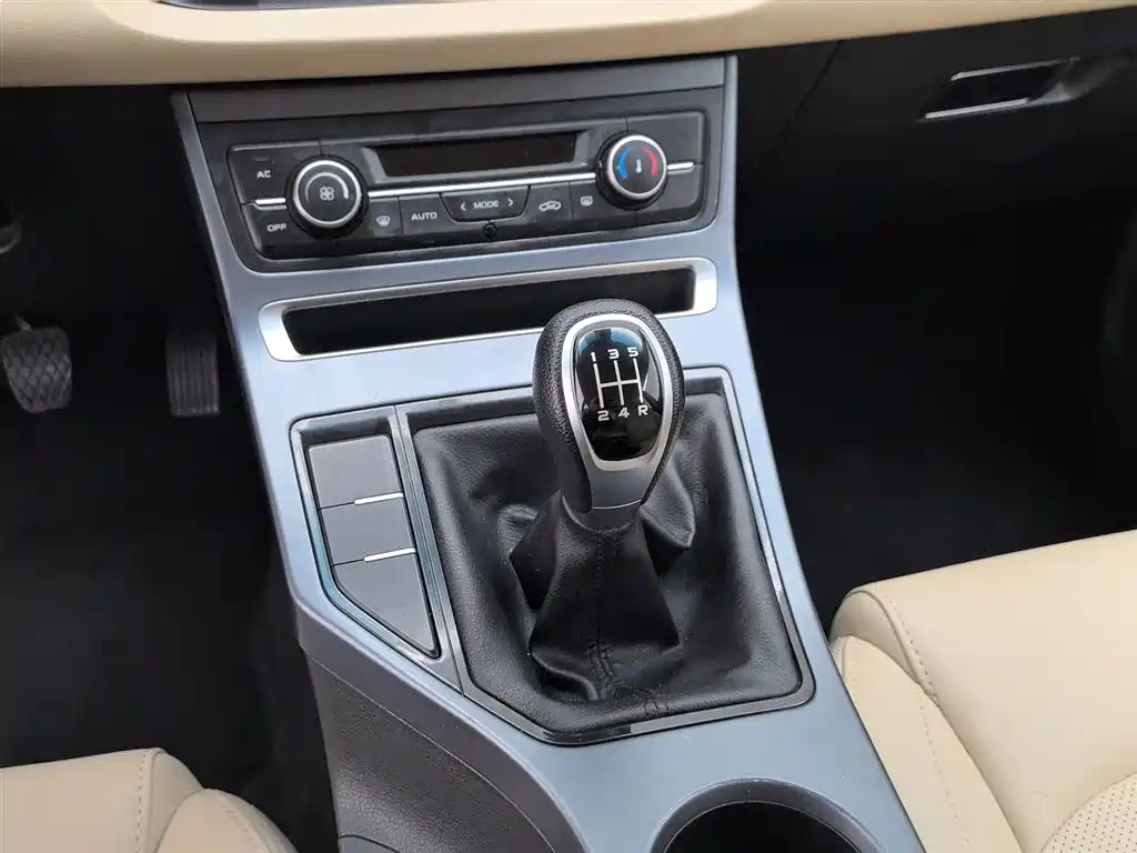 Geely Emgrand 2018 — фото 13