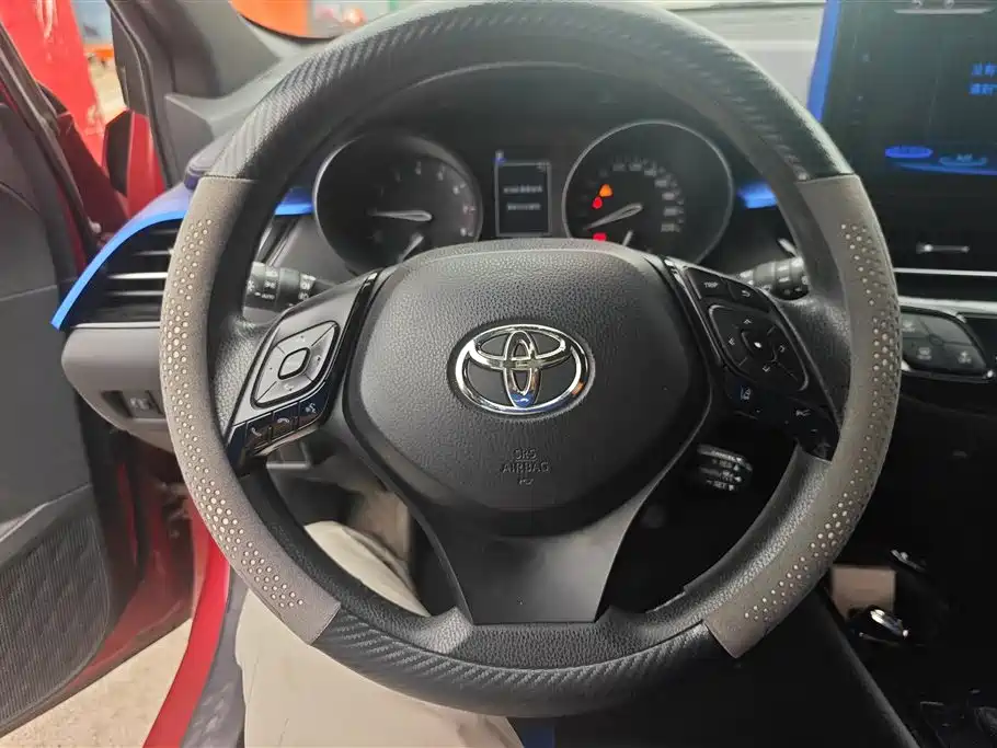 Toyota C-HR 2020 — фото 15