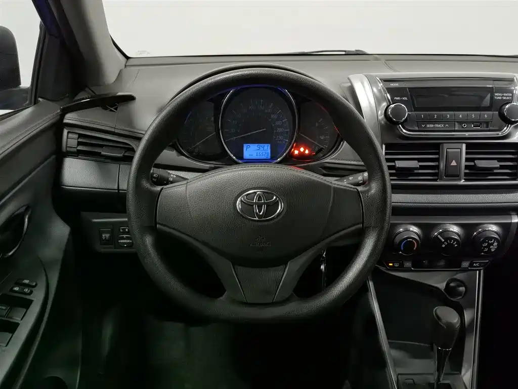 Toyota Yaris L 2014 — фото 11