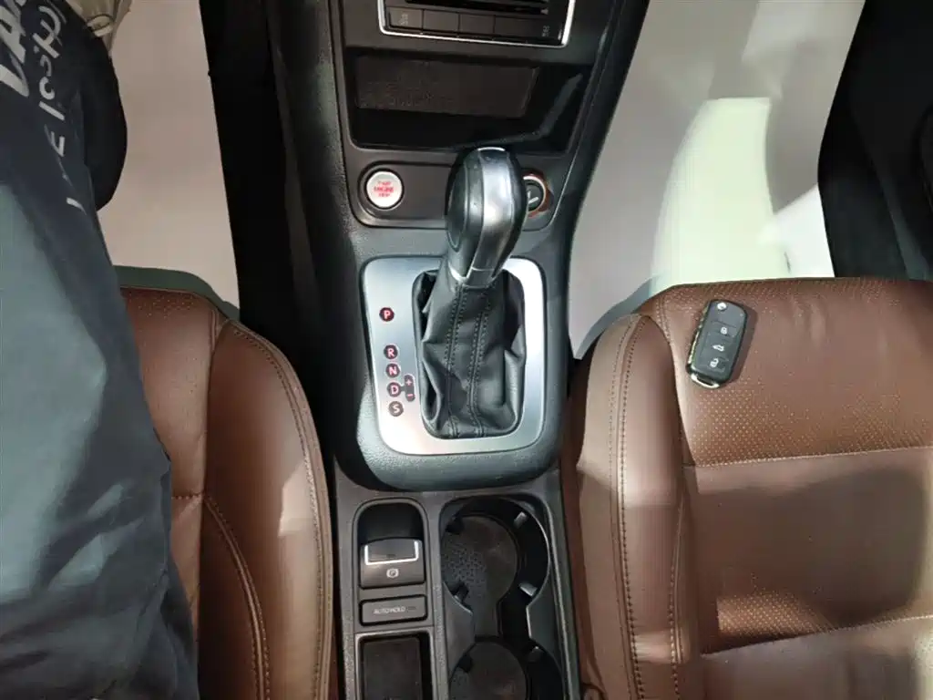 Volkswagen Tiguan 2015 — фото 14