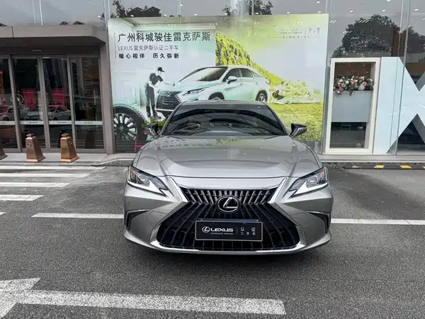 Lexus ES 2024