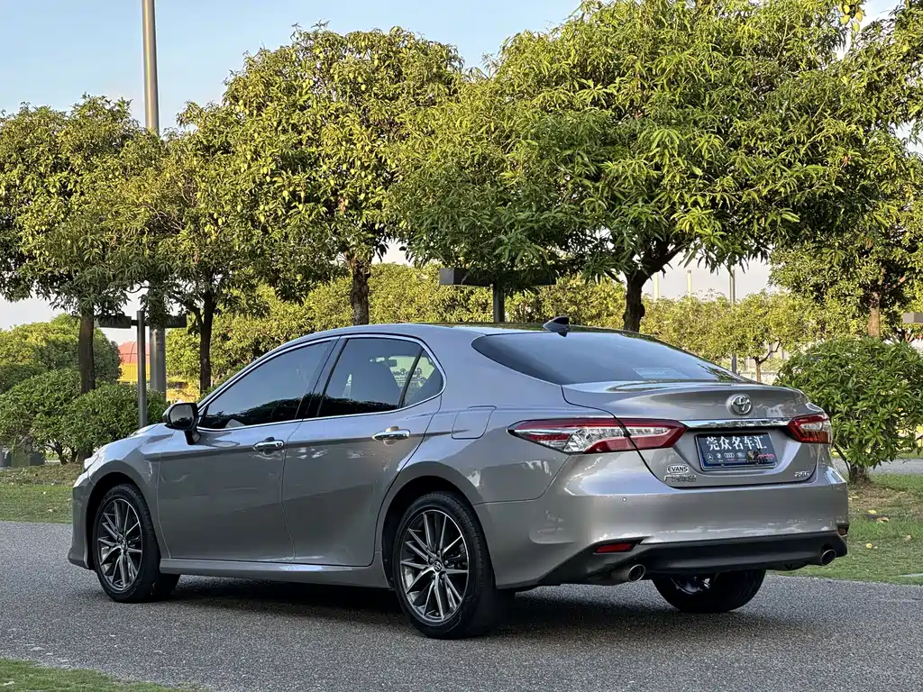 Toyota Camry 2023 — фото 7