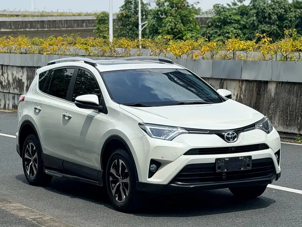 Toyota RAV4 2017 — фото 3