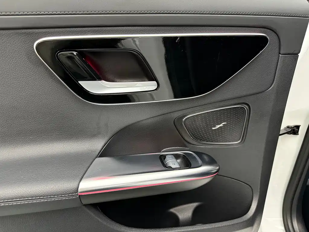 Mercedes-Benz C-Class 2023 — фото 15