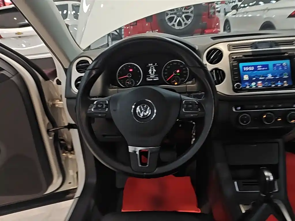 Volkswagen Tiguan 2015 — фото 11