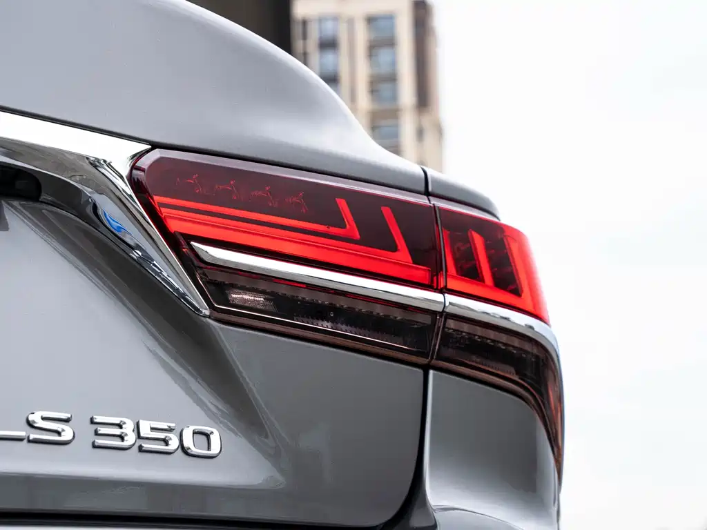 Lexus LS 2018