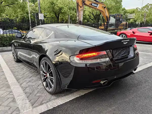 Aston Martin DB9 2013