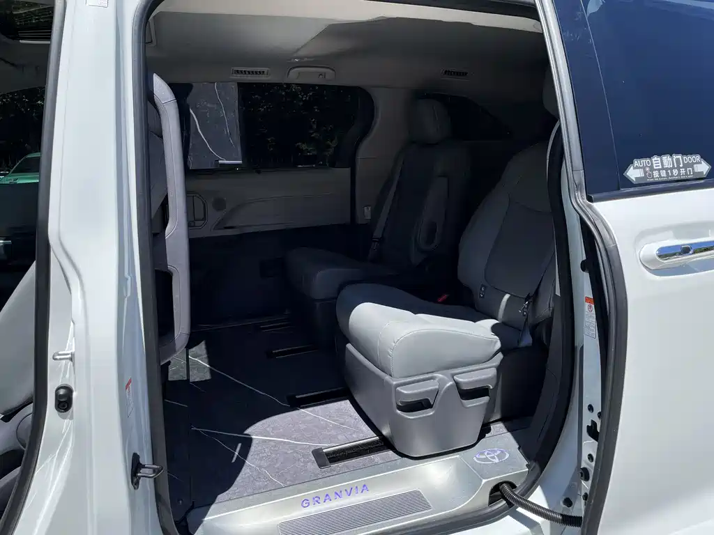 Toyota Granvia 2025