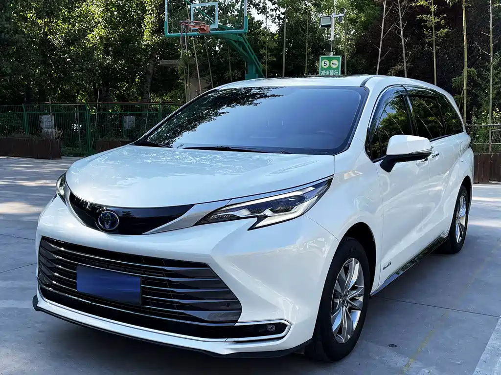 Toyota Sienna 2024