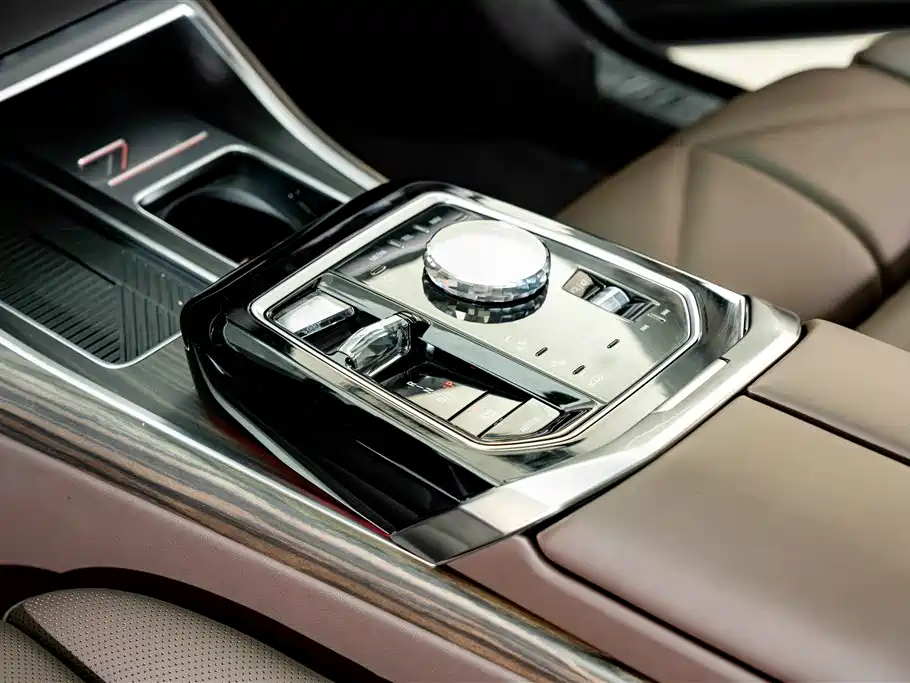 BMW 7 Series 2025 — фото 13