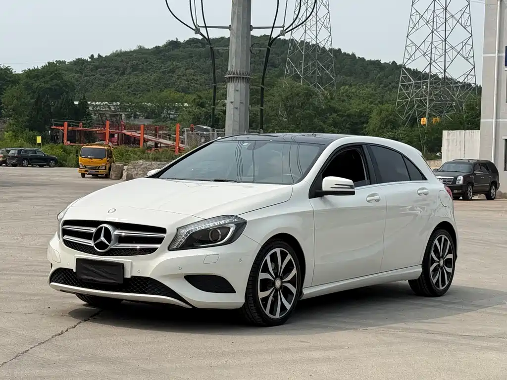 Mercedes-Benz A-Class 2015 — фото 1