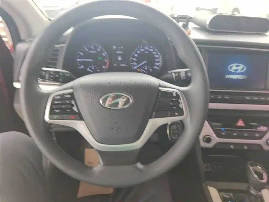 Hyundai Elantra 2018 — фото 11