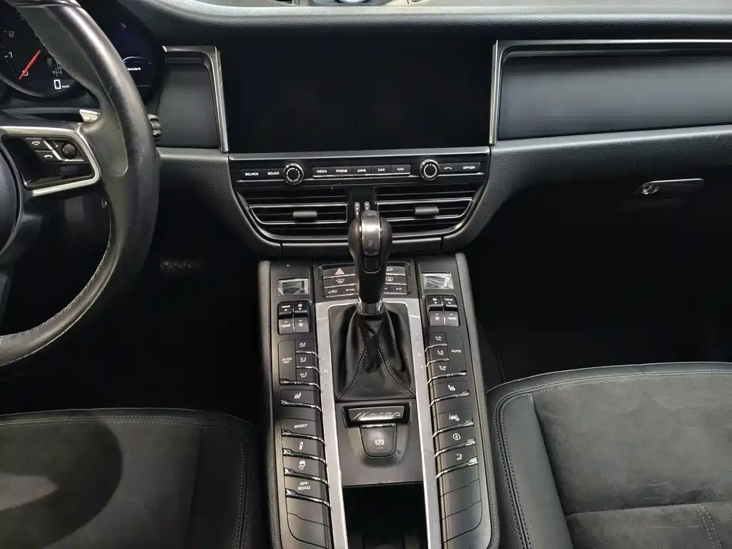 Porsche Macan 2021 — фото 15