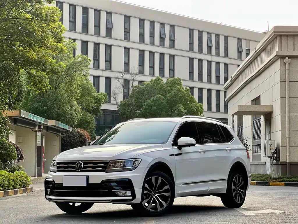 Volkswagen Tiguan L 2021 — фото 1