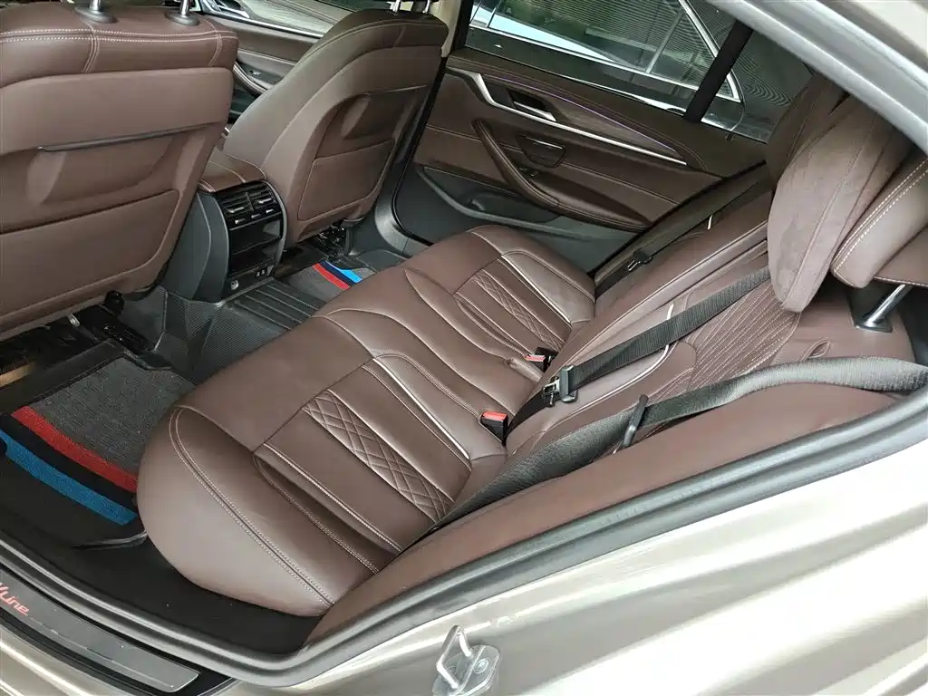 BMW 5 Series 2020 — фото 17