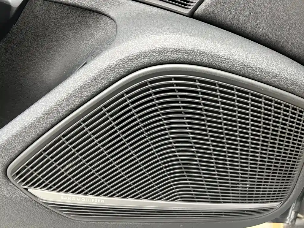 Audi A4L 2023 — фото 21