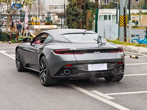 Aston Martin DB11 2018