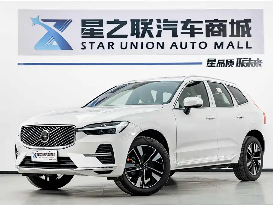Volvo XC60 2026 — фото 1