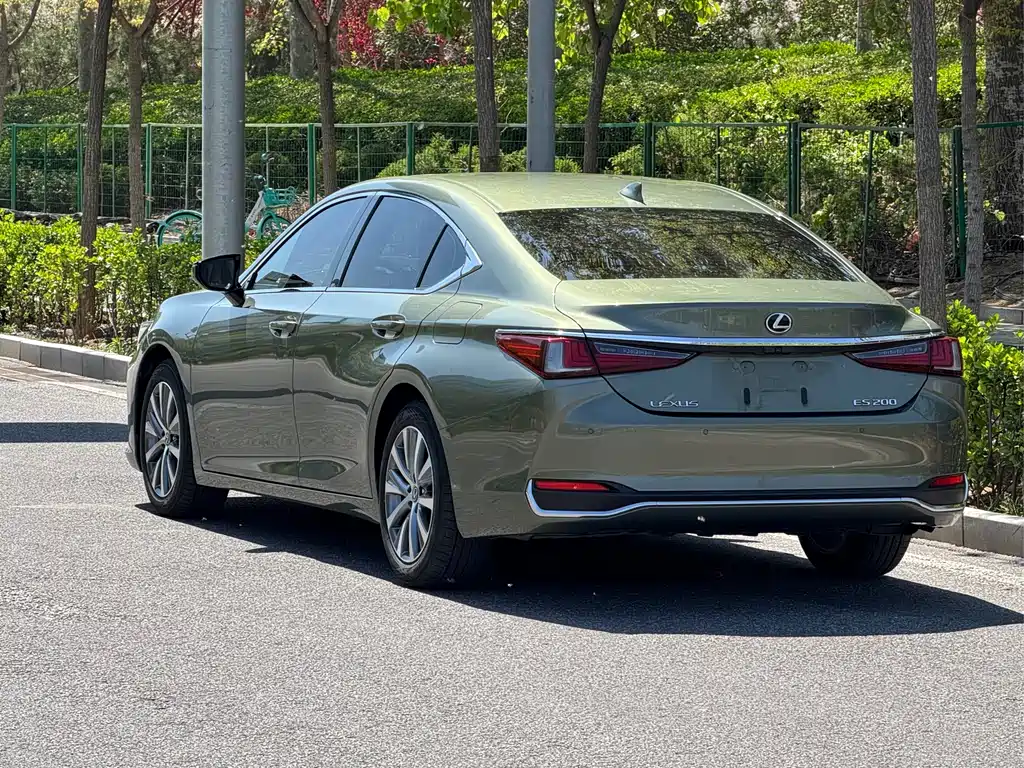 Lexus ES 2019