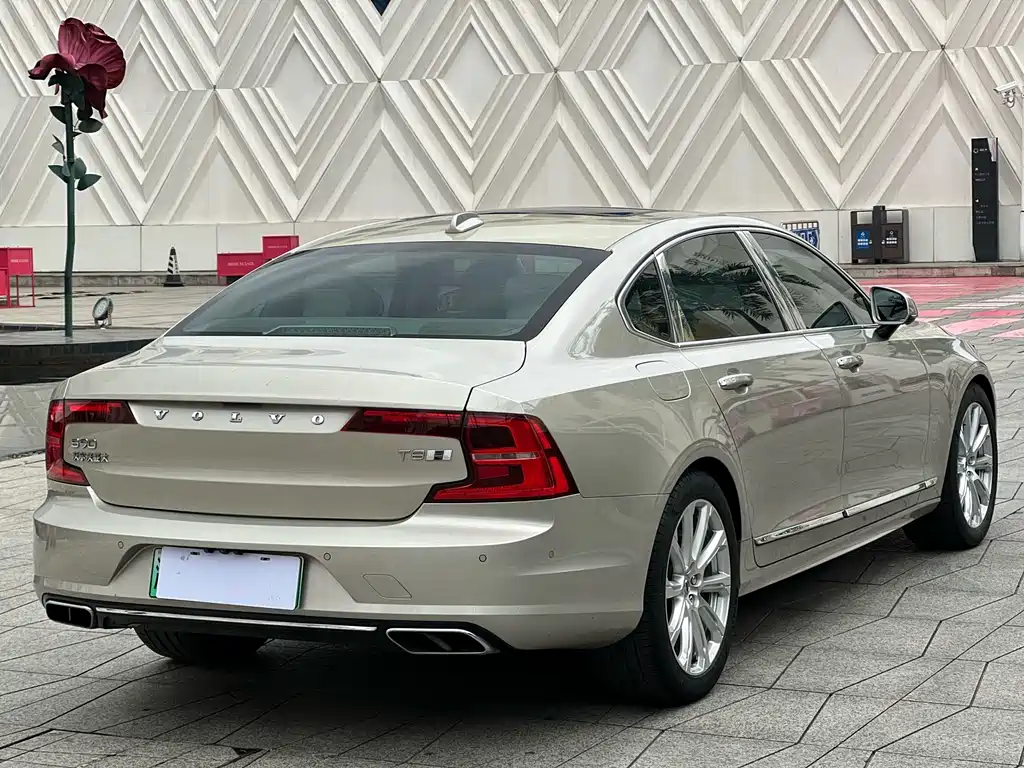 Volvo S90 Plug-In Hybrid 2019 — фото 6