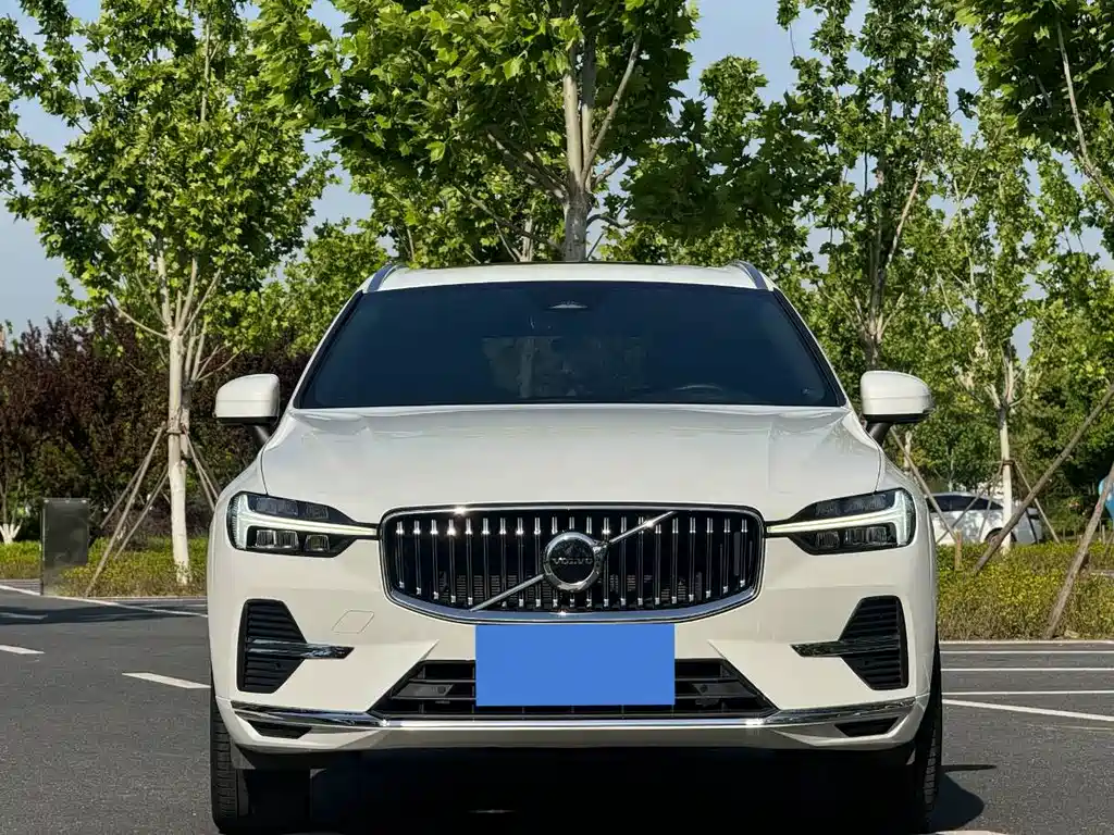 Volvo XC60 2022 — фото 2